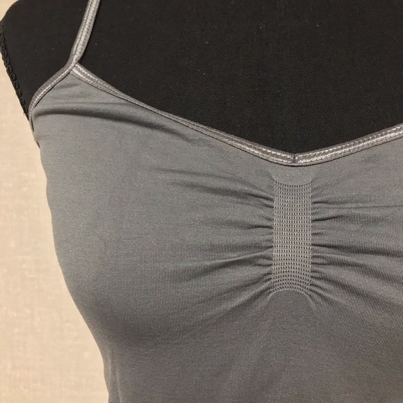 CANDIE’S BRAND TANKTOP SIZE MEDIUM - Picture 4 of 5